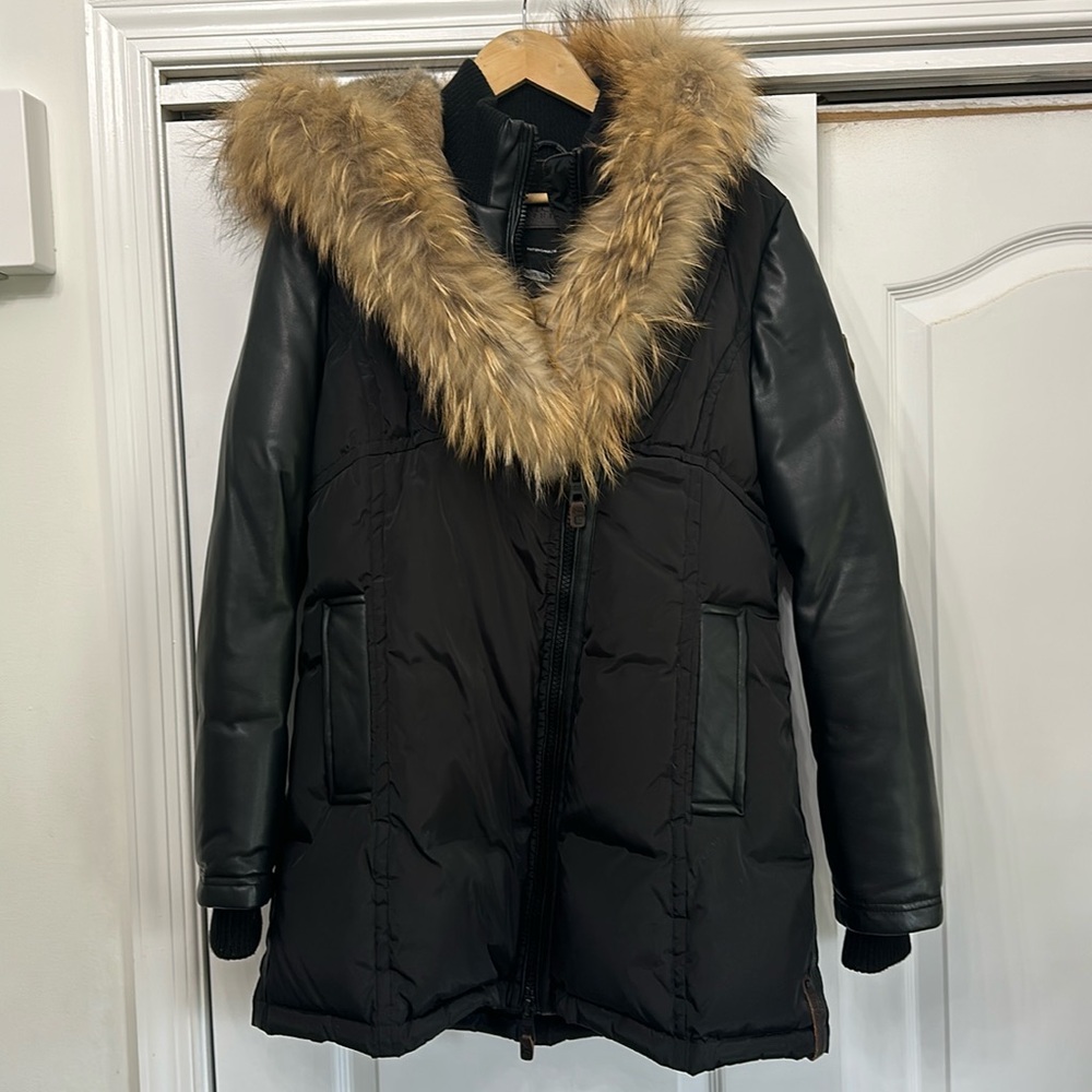 Nicole Benisti black coat with tan fur trimmed - size L